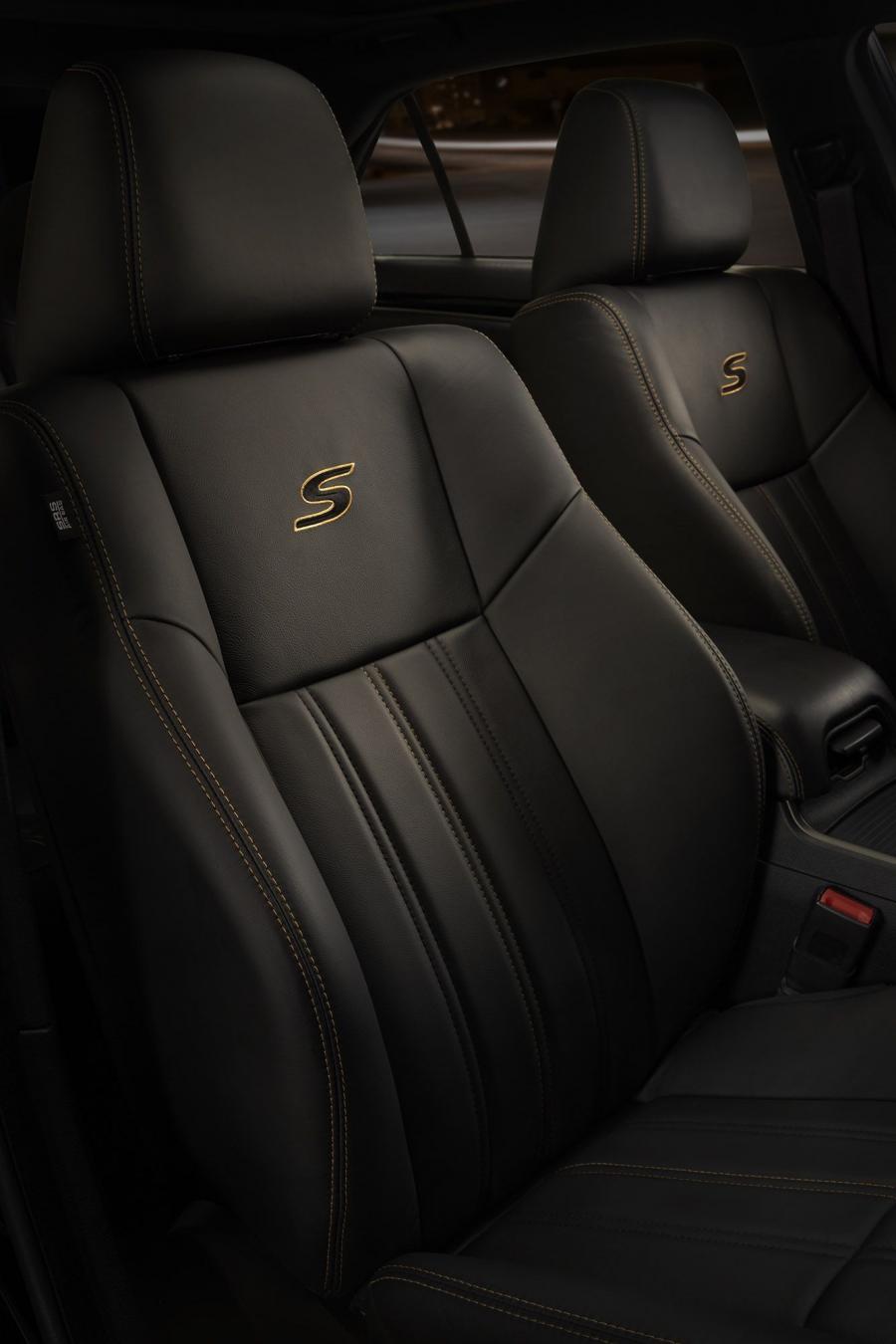  Chrysler 300S Alloy Edition 2016 года  (фото 8 из 9)